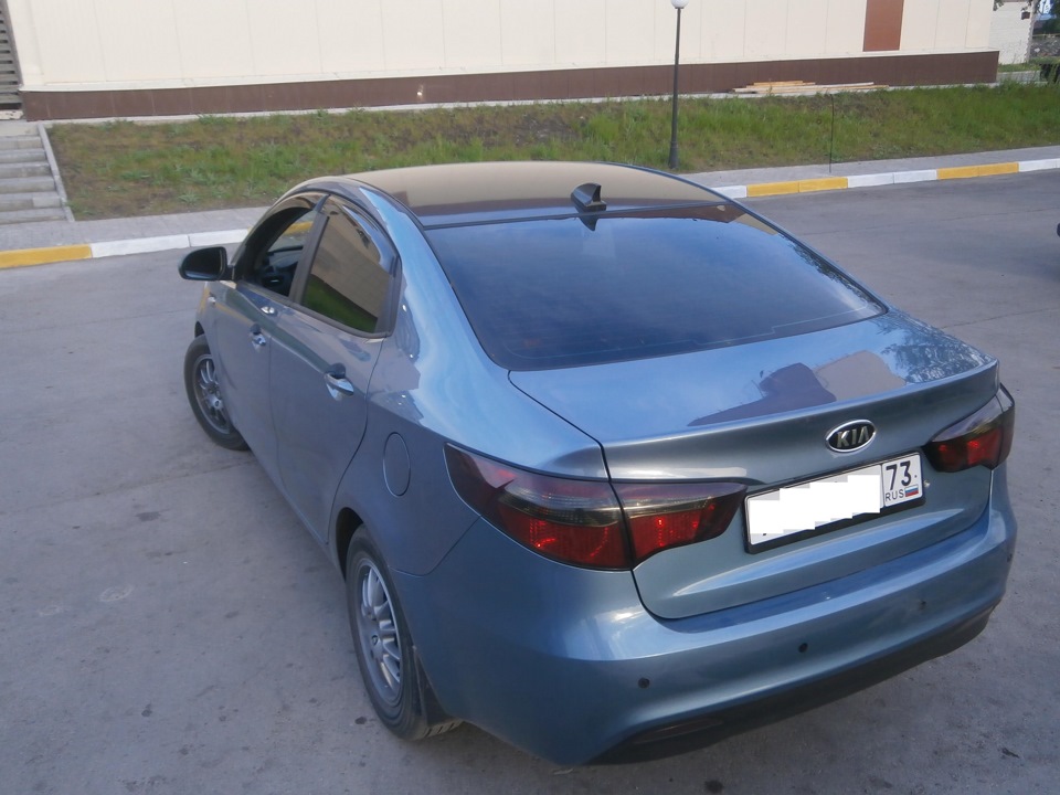 Kia Rio 3 черная крыша