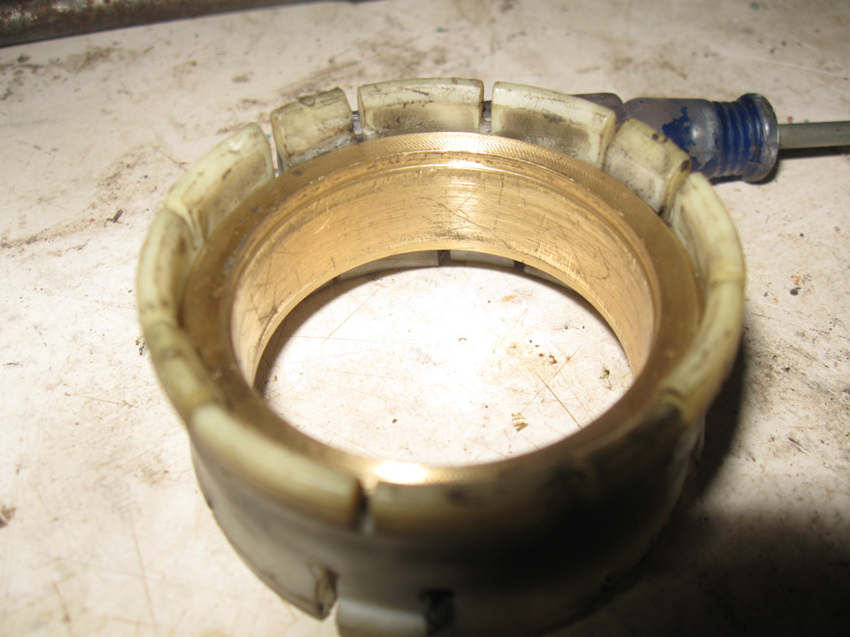 втулка на мести. — Citroen Berlingo (1G)