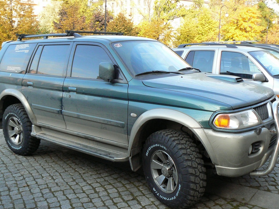 Паджеро спорт дизель. Mitsubishi Pajero Sport 1. Mitsubishi Pajero Sport 2005. Мицубиси Паджеро спорт 2005. Митсубиси Паджеро спорт 2005 года.