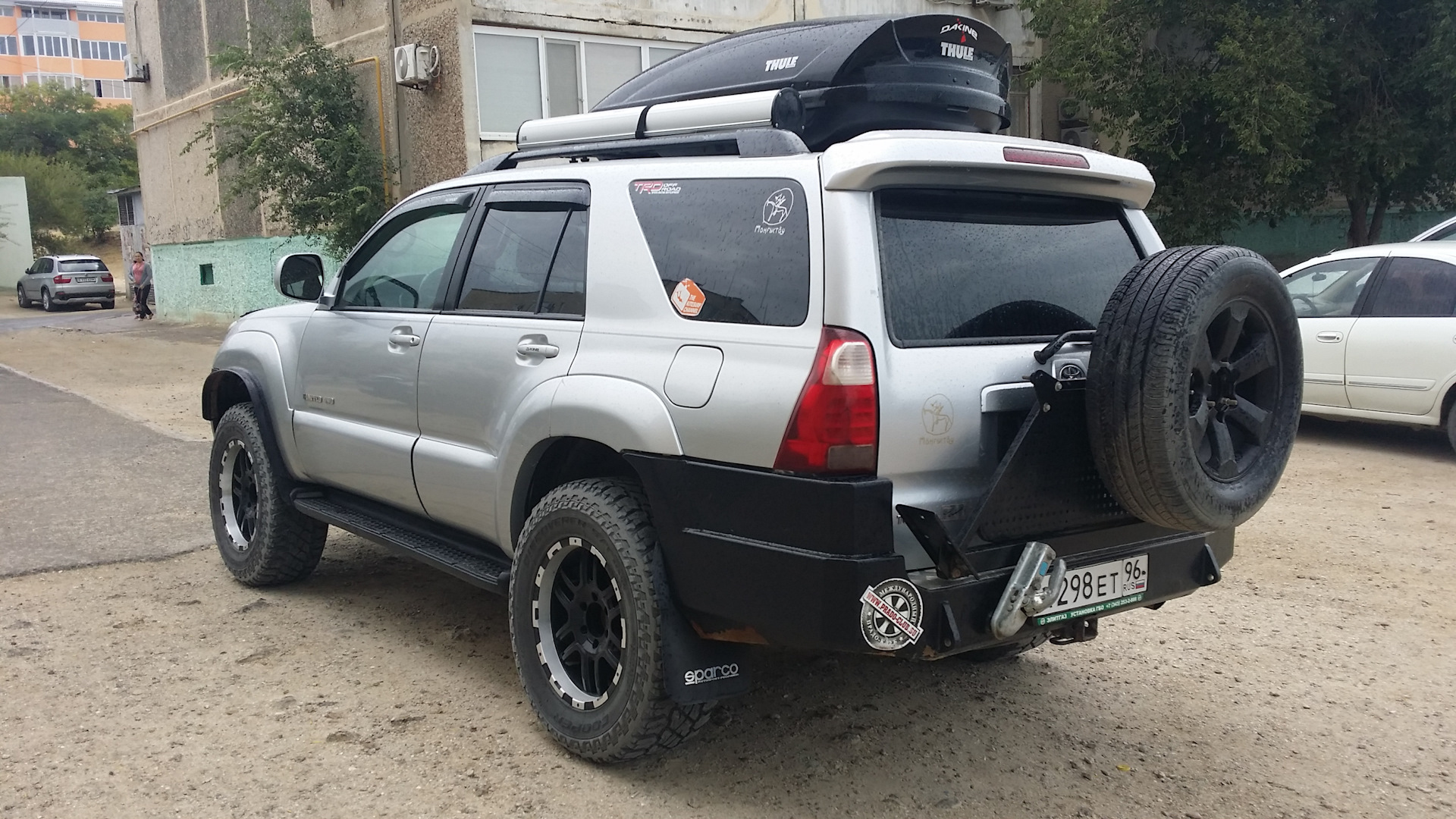 Тойота 4 объем. Toyota 4runner 1999 с запаской. Силовой задний бампер с запаской Toyota 4runner 2014. Силовой задний бампер с запаской Toyota 4runner 2010г. Калитка запаски 4 раннер 215 кузов.