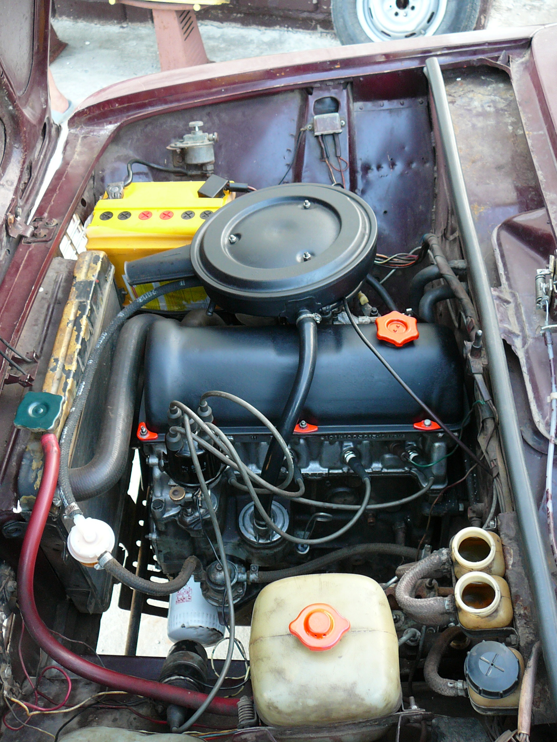 Двигатель пятерка. ВАЗ 2103 под капотом. ВАЗ 2105 под капотом. ВАЗ 2101 под капотом. Мотор ВАЗ 2101 1.2.