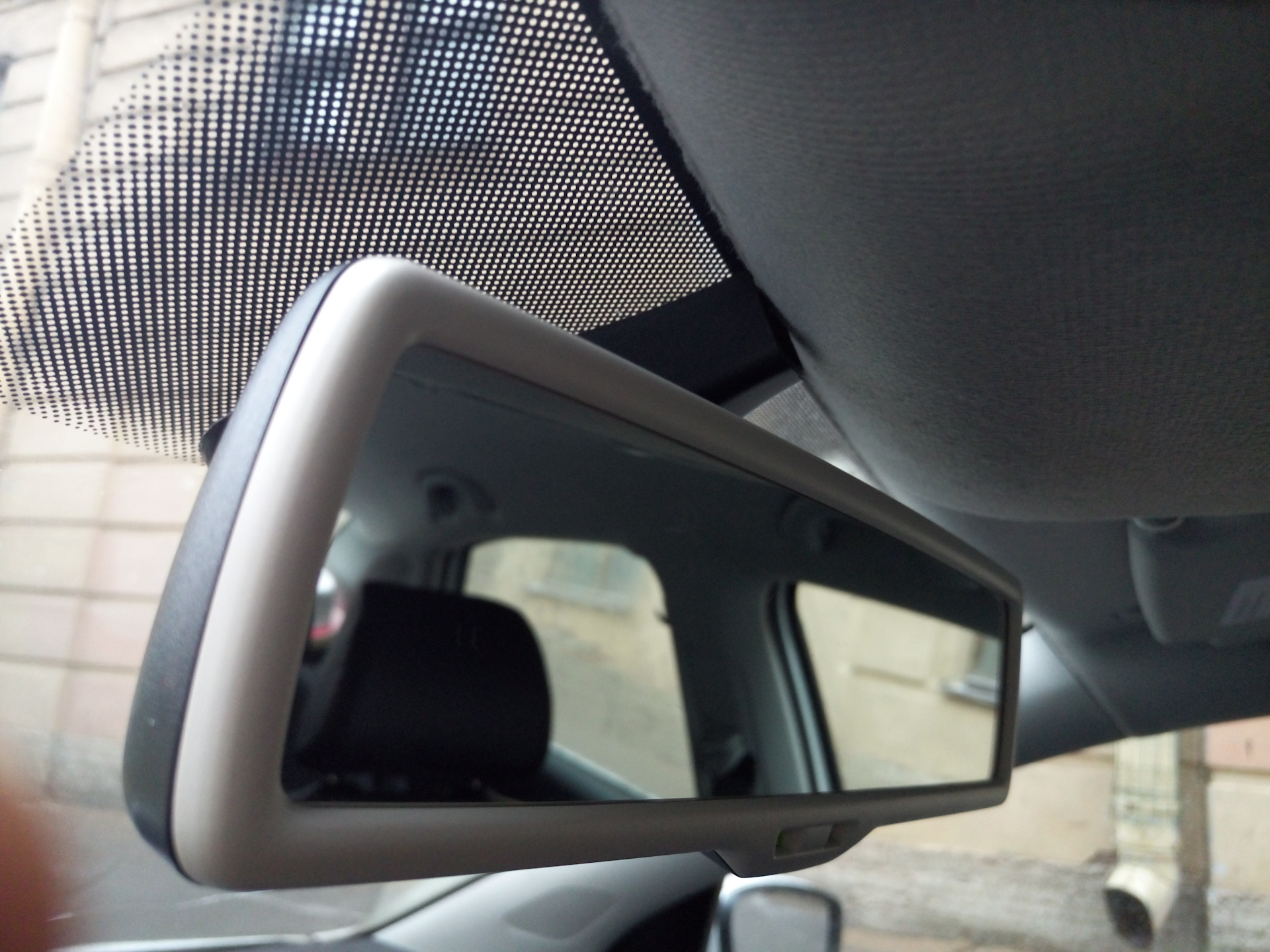 Купить зеркало на поло. Зеркало с автозатемнением на Фольксваген поло седан. Volkswagen Polo sedan салонное зеркало. Салонное зеркало поло седан 2017.