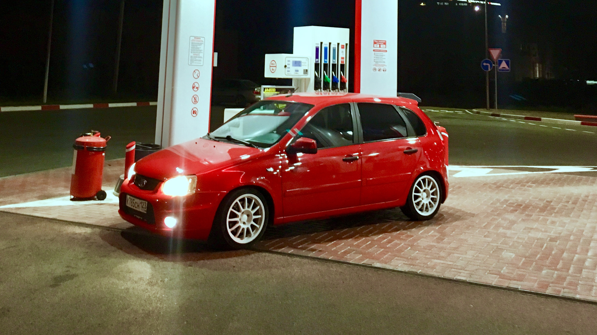 Калина спорт 16. Лада Калина спорт 1 красная. Калина 2 спорт красная. ВСМПО Веста Калина 2 спорт. Калина спорт ВСМПО Веста.