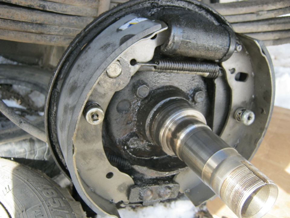 замена сальника и тормозных колодок — ГАЗ Газель, 2,4 л, 2008 года ...