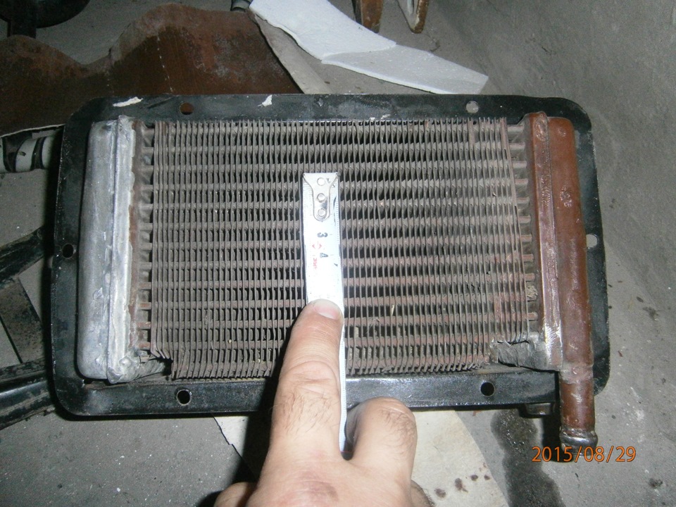 Радиатор отопления уаз. Радиатор отопителя салона УАЗ 452. Радиатор салонный УАЗ 469. Радиатор отопителя УАЗ 452 передний. Радиатор отопителя УАЗ 31514.