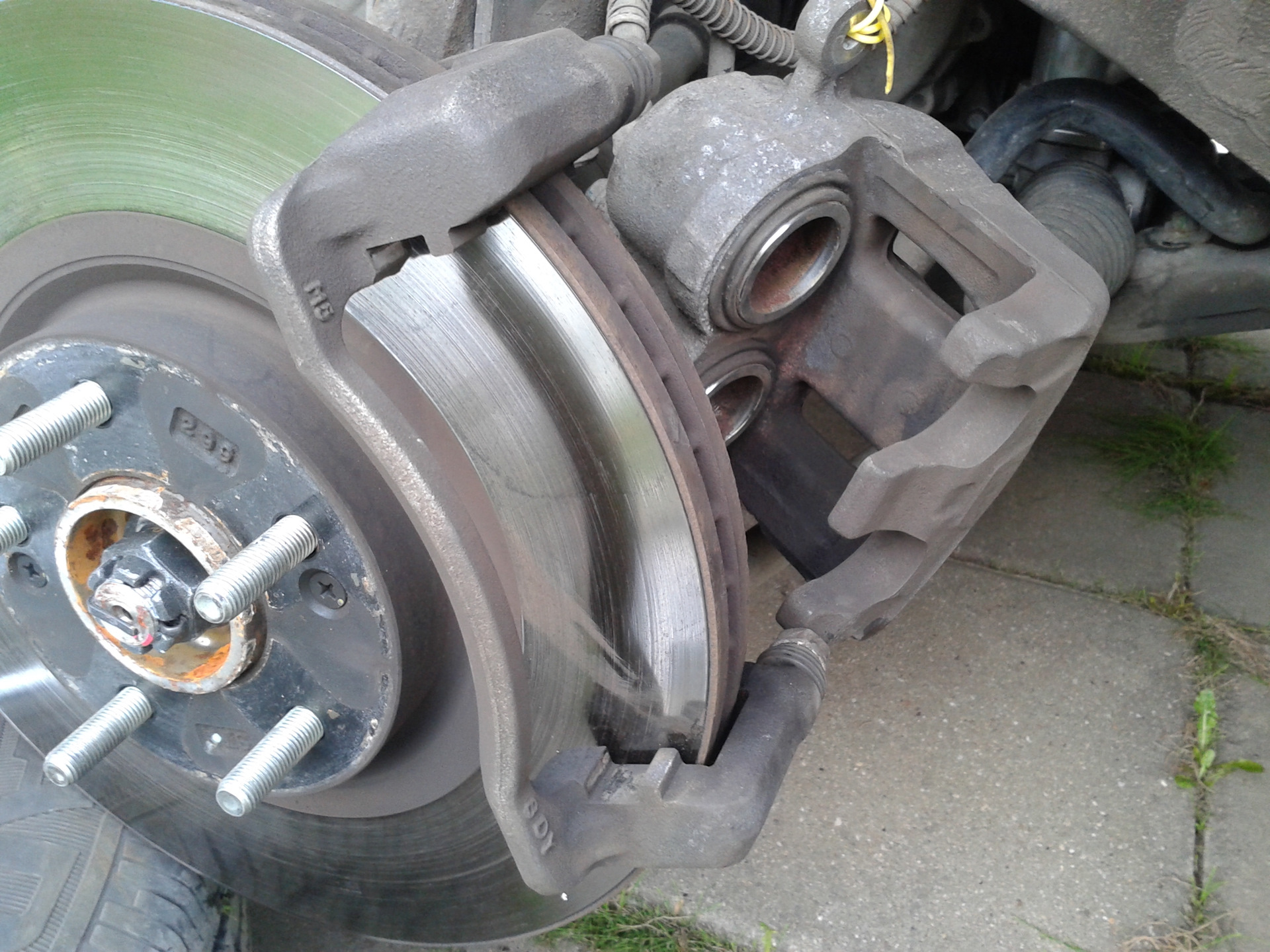 Тормозной суппорт ваз 2112. Суппорт тормозной передний ваз 2110. Как выглядит суппорт. Как выглядит суппорт. Как выглядит суппорт.