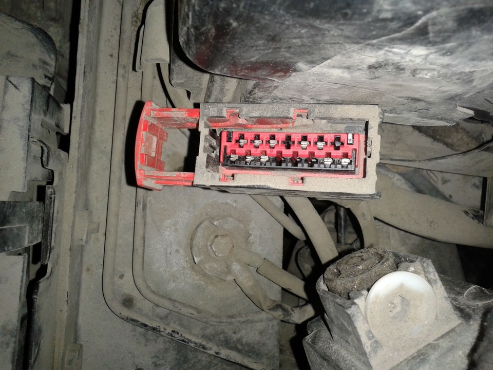 № 53: Замена реле ABS/бензонасоса арт. 454935 - Peugeot 307, 1,6 л, 2006 года эл