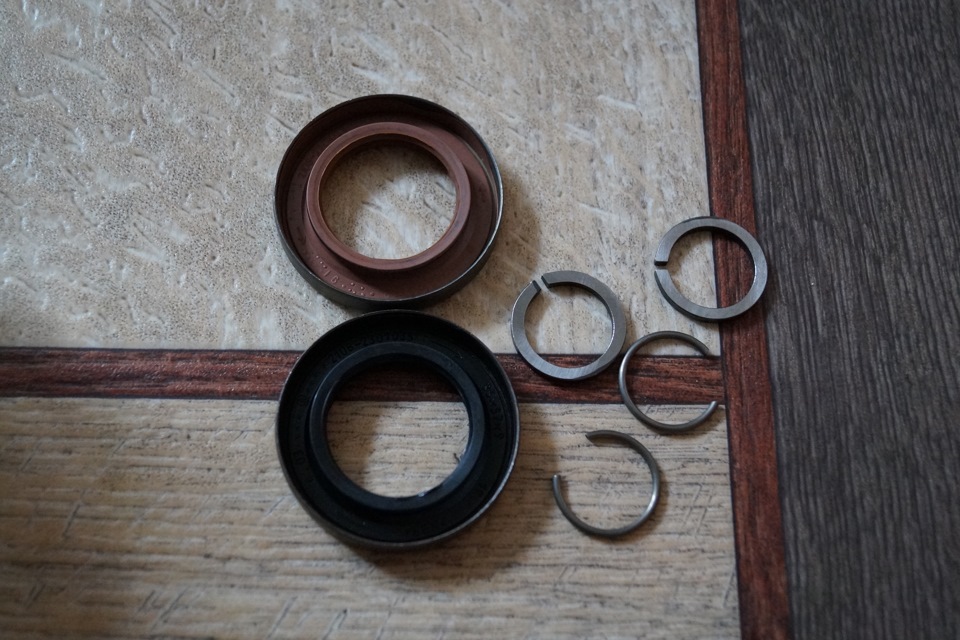 Замена пыльников шруса и сальника КПП — Lada 2115, 1,5 л, 2004 года ...