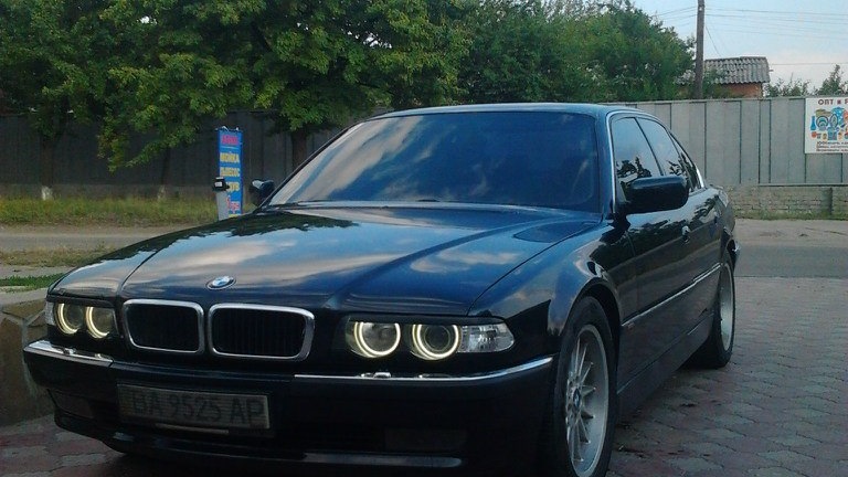 Дорого ли содержать бмв. BMW 7 1997. BMW 7 Series 1997. БМВ 7 1997 года. БМВ семёрка 1997.