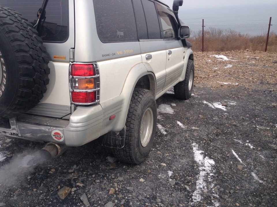 Паджеро 2 на ходу. Задние диодные фонари Mitsubishi Pajero 2. Паджеро спорт 1 фонарь заднего хода. Фара заднего хода Паджеро 4. Фонарь в задний бампер Паджеро 2.