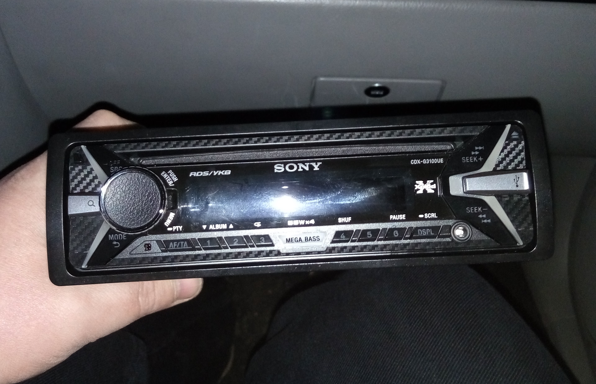 Как настроить магнитолу сони. Sony cdx-g3100ue. Sony xplod cdx g3100ue. Sony cdx 3100ue. Мафон Sony cdx-g3100ue.