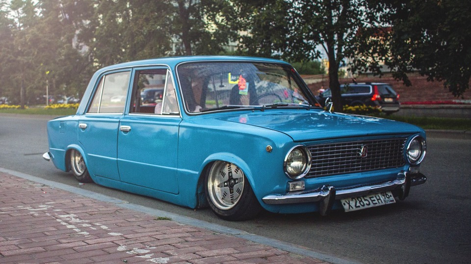 Красная ВАЗ 2101 stance