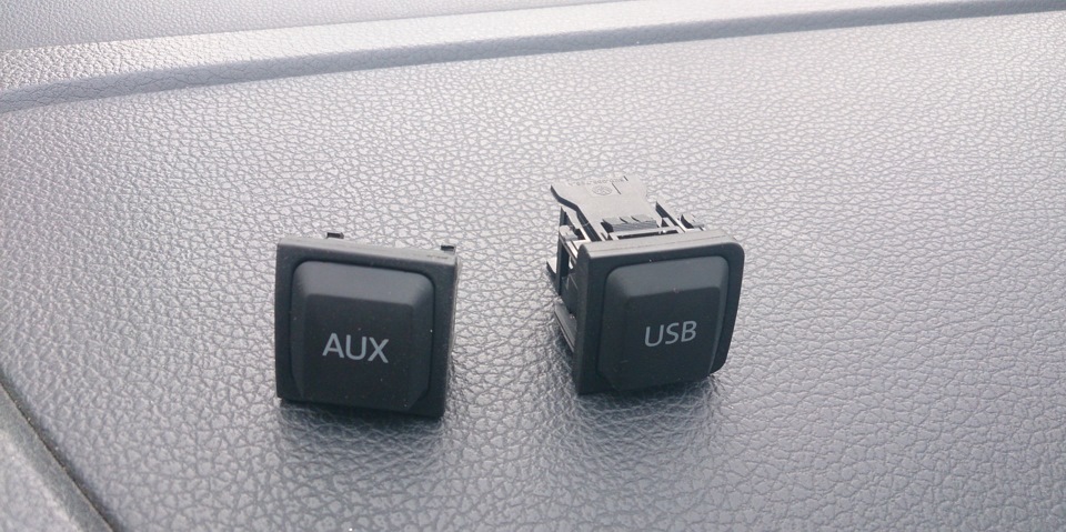 Кнопка aux. Aux USB кнопка VW Polo sedan. Разъем aux Polo. USB разъём в штатную заглушку на Фольксваген поло седан. Кнопка USB aux Toyota.