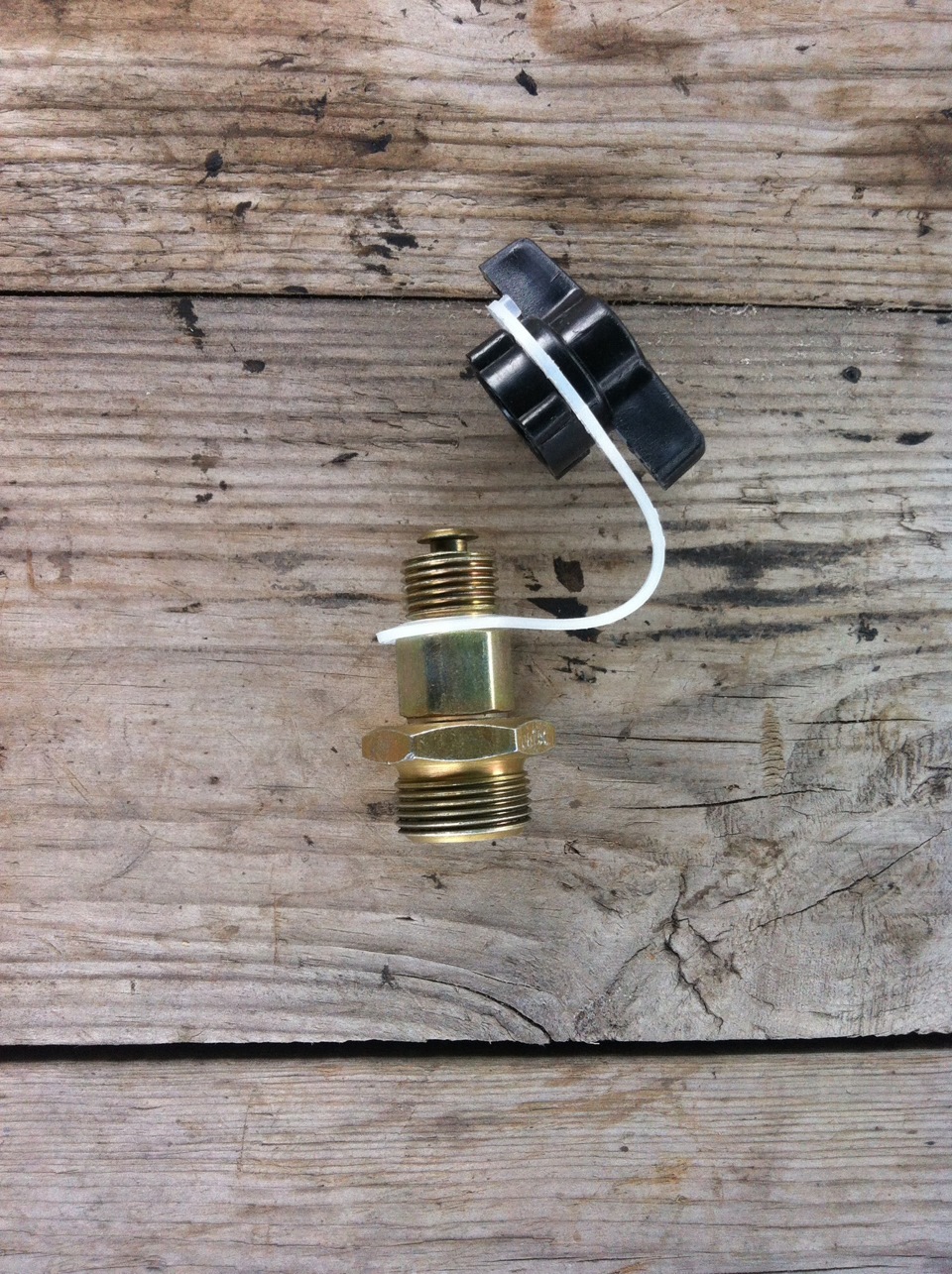 Клапан подкачки в рессивер. — ГАЗ Валдай, 3,8 л, 2013 года | своими ...