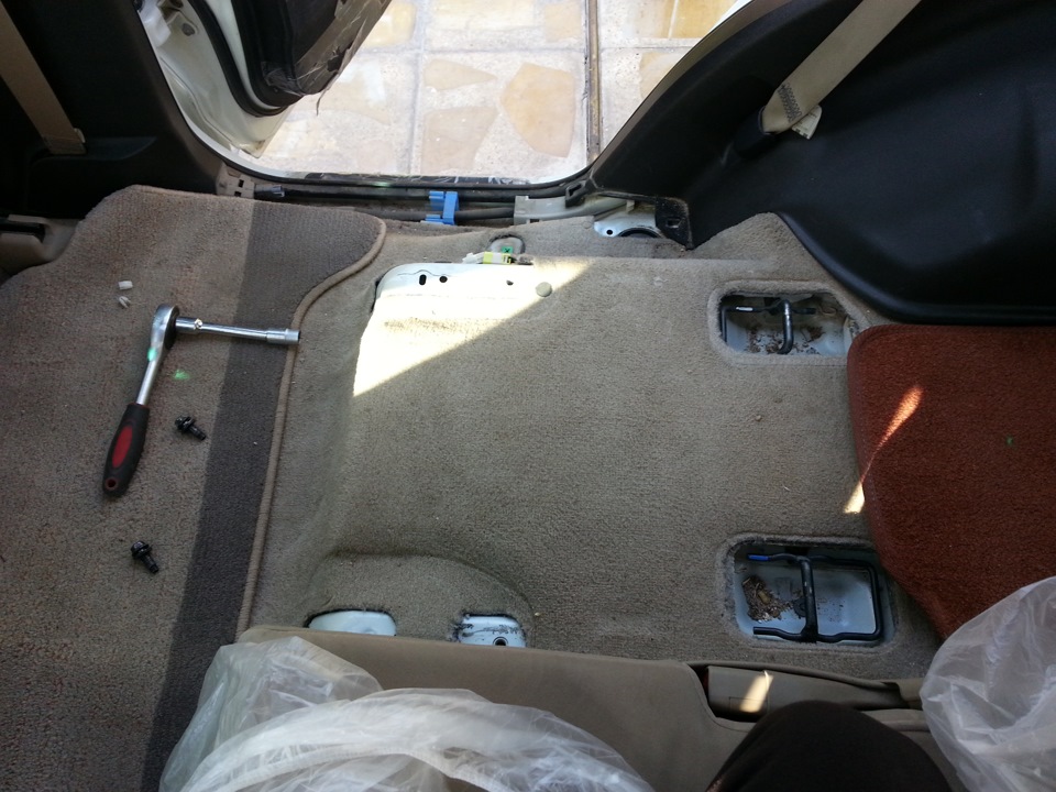 Replace the fuel pump — Toyota Land Cruiser 200, 4 л, 2010 года