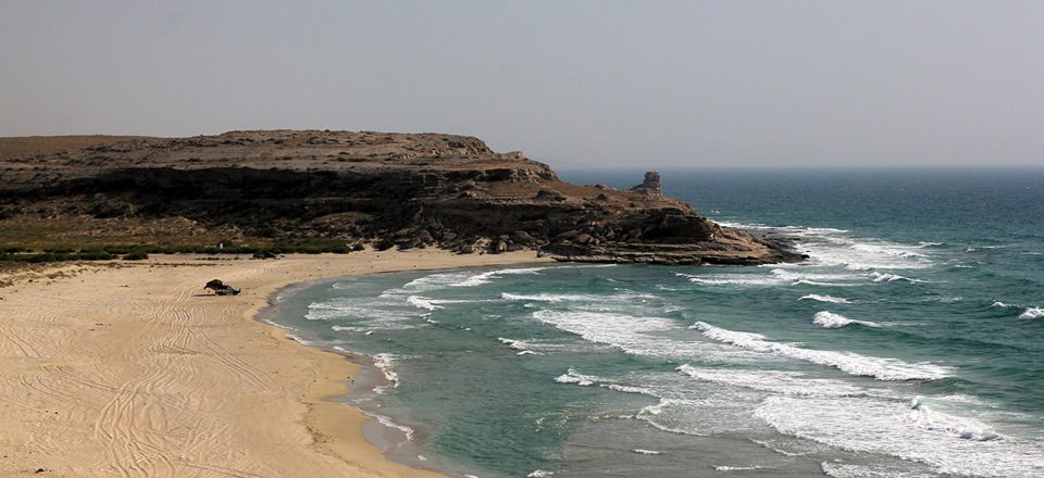 Вид на чёртов палец. Видите возвышается у моря скала. С нее ныряют! — Toyota Land Cruiser 100