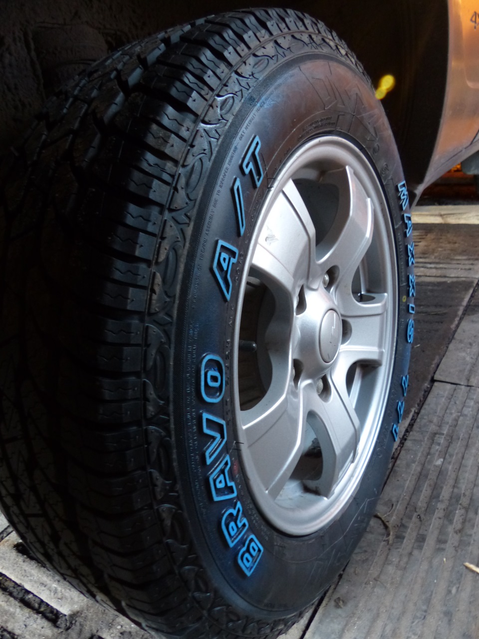 5 r15 на ниве. Maxxis bravo at-771 на ниве. Колёса нива б. Максис 771 браво а т на ниву. 75.