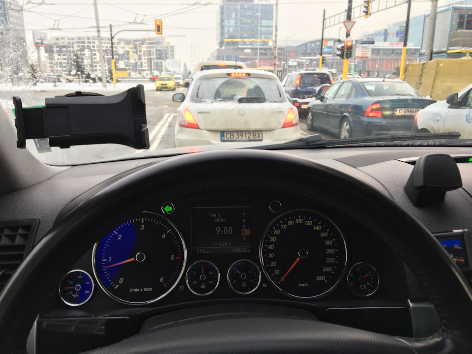 А у вас тоже в салоне воняет омывайкой после очистки стекла ...