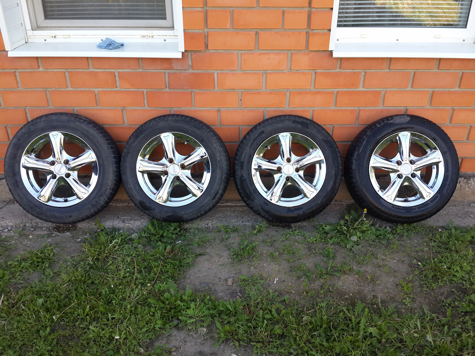 новые колеса — Lada Приора хэтчбек, 1,6 л, 2013 года | колёсные диски ...