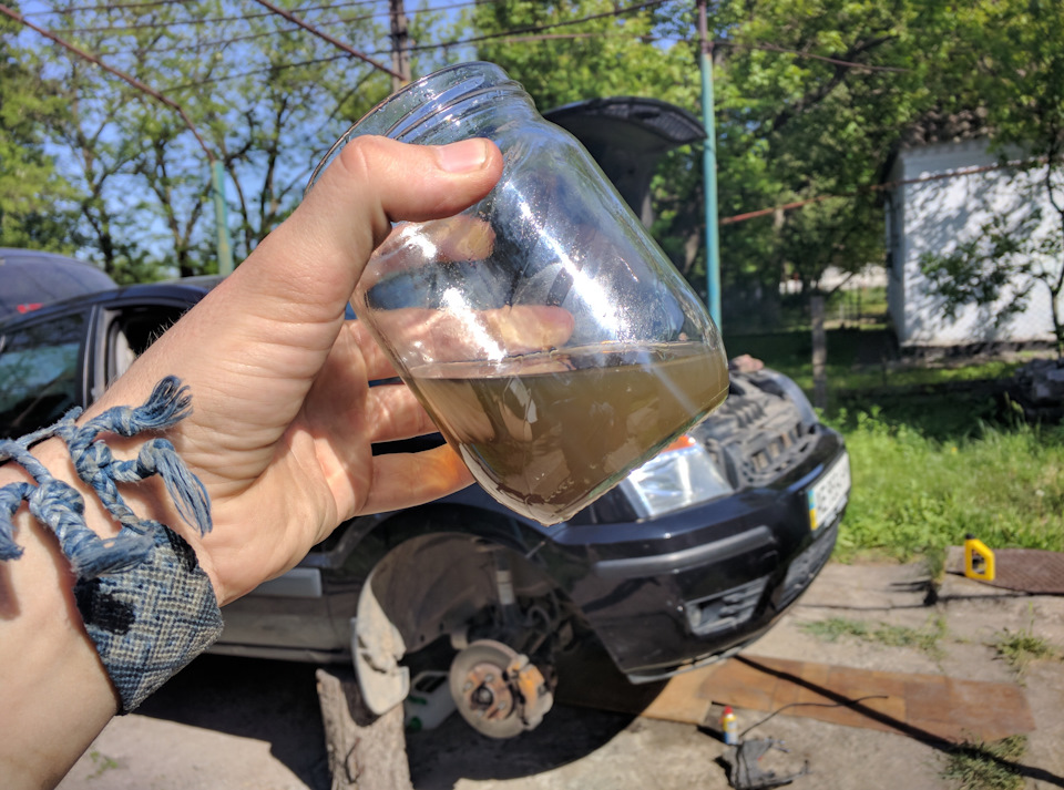 Замена тормозной жидкости. УЖАС — Ford Fusion, 1,6 л, 2005 года ...