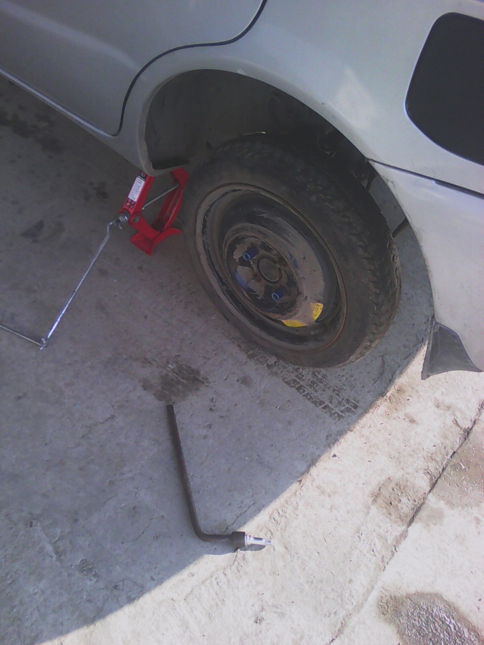 пробил колесо — Toyota Corolla Spacio (E110), 1,6 л, 1998 года | шины ...