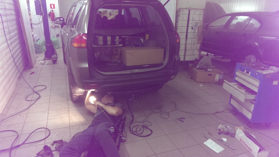 Установка фаркопа. — Mitsubishi Pajero Sport (2G), 2,5 л, 2011 года ...
