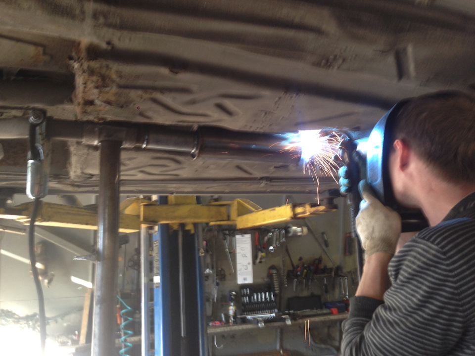 Замена пламегасителя — Mercedes-Benz E-class Coupe (C124), 2,2 л., 1993 ...