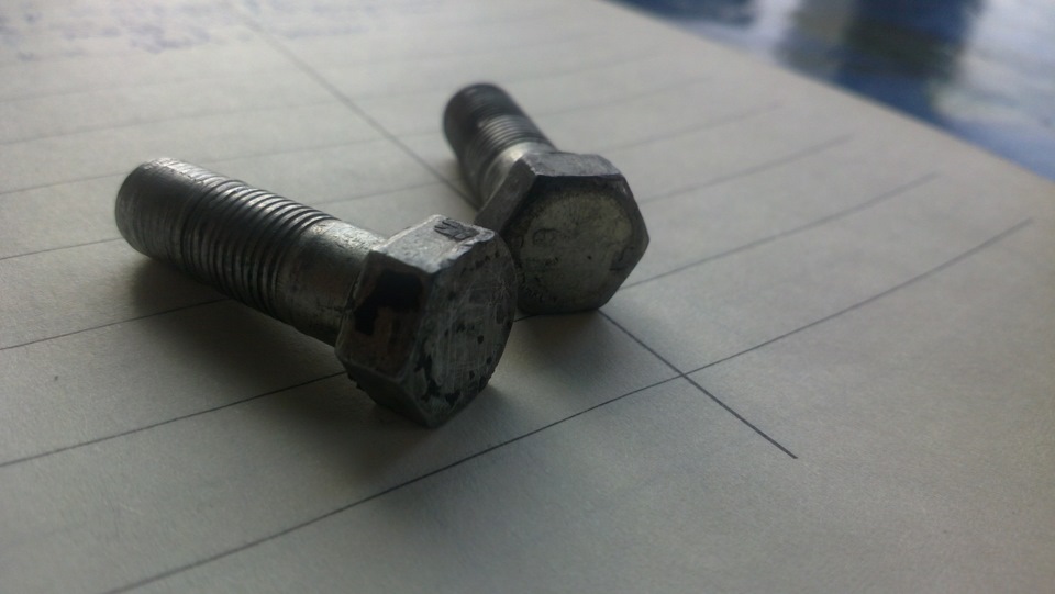 болт заднего амортизатора ford focus 1. болт скобы суппорта шкода а5. болт шестигранный din 931 м20. какой болт стоит. какой болт стоит.