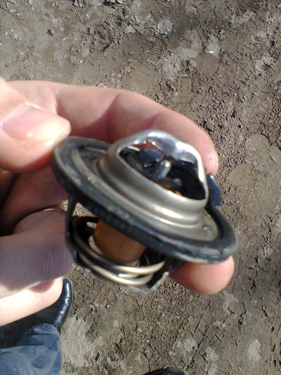 Термостат 02.04.2015 — Renault Logan (1G), 1,4 л, 2008 года | поломка ...