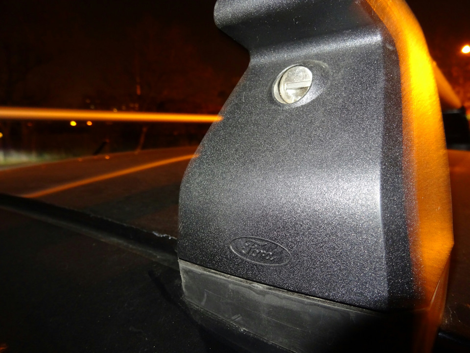 Оригинальный багажник на крышу — Ford Focus Hatchback II, 1,6 л, 2006 ...