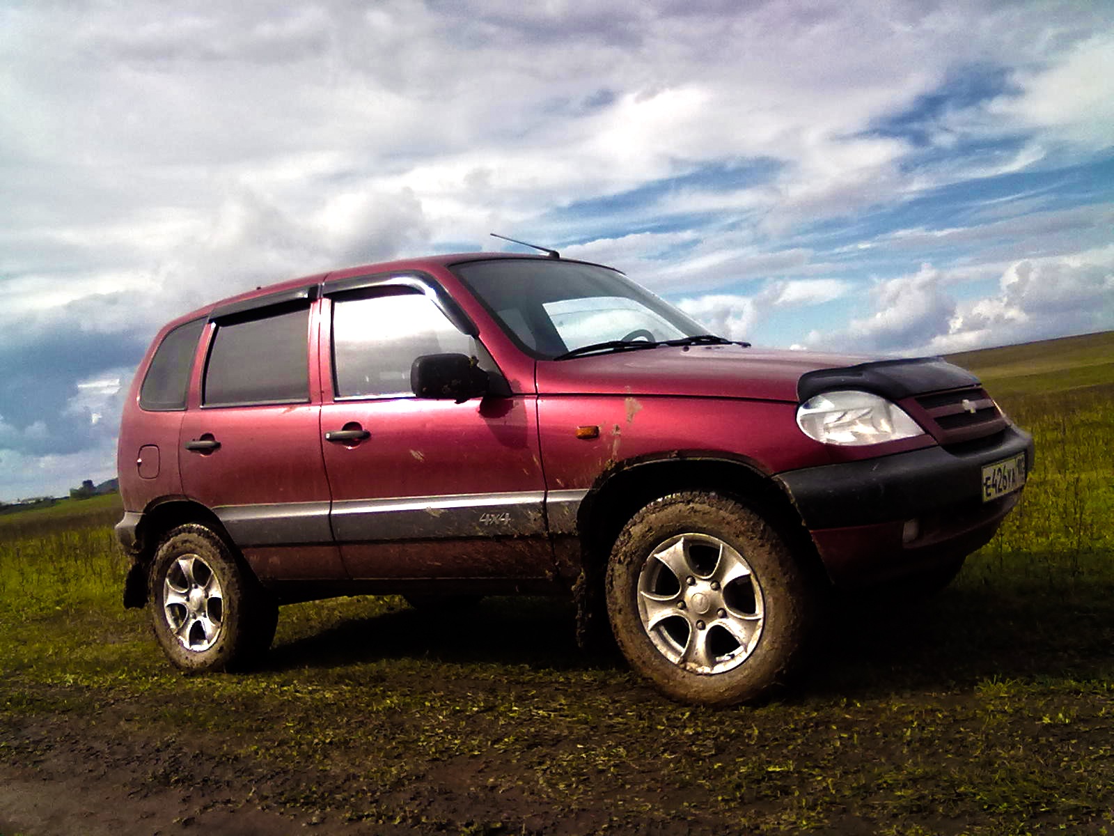 Chevrolet Niva 2005 вишнёвая