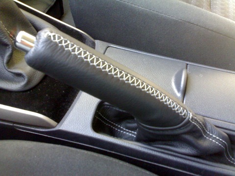 Handbrake handle padding in leather - Toyota Corolla 16 L 2007