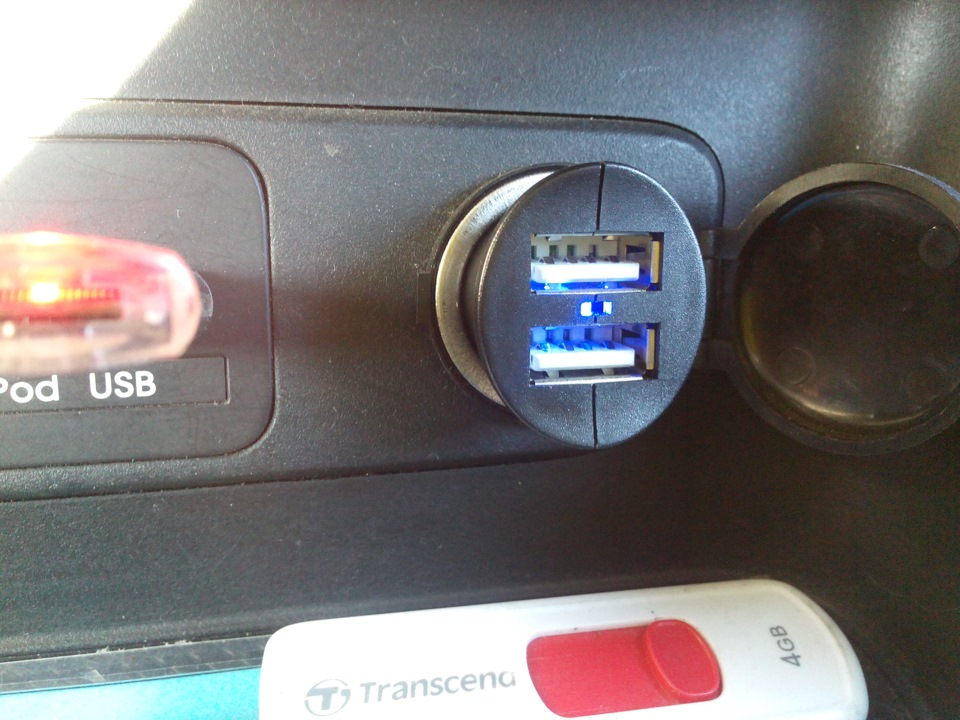 USB Зарядка — KIA Sportage (3G), 2 л, 2011 года аксессуары DRIVE2