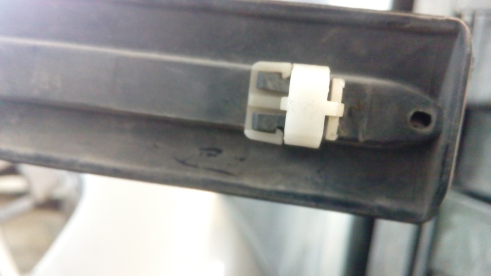 Снятие молдингов с двери CF3 — Honda Accord (6G), 1,8 л, 2001 года ...