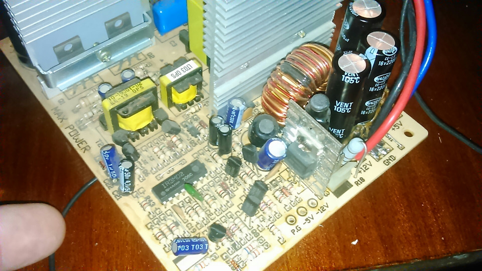 щелкает блок питания компьютера