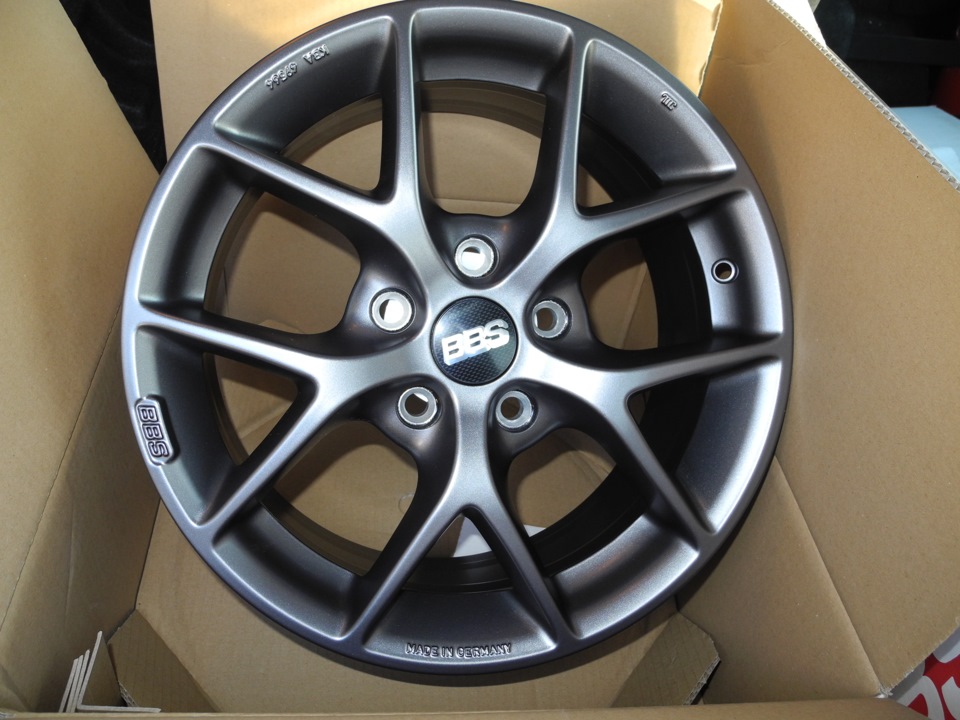 Et40 диски. BBS SR r19. Колесный диск BBS SR 7x16/5x100 d82.3 et36 Satin Himalaya Grey. Колесный диск BBS SR 8x18/5x120 d82 et44 Satin Himalaya Grey. 