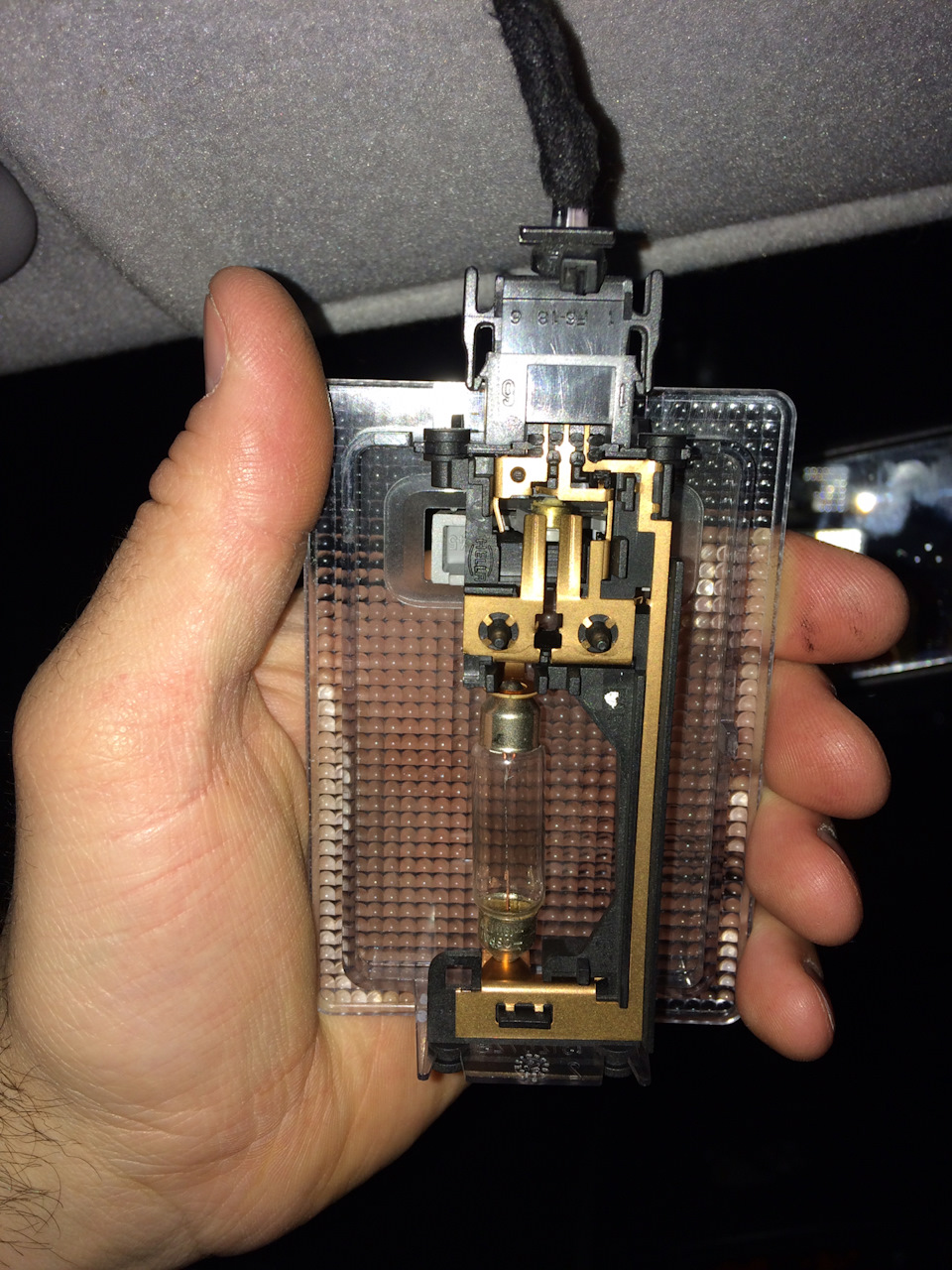 Вопрос: Подключение регистратора к плафону освещения салона — Opel ...