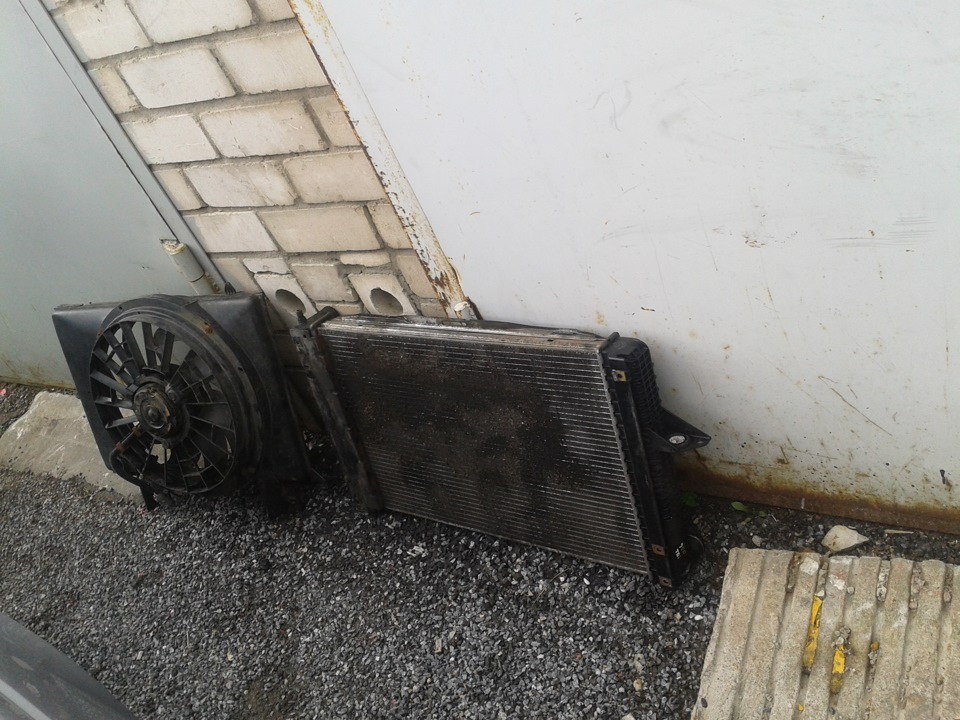 подтекает радиатор — Volvo 850, 2,5 л, 1996 года | запчасти | DRIVE2