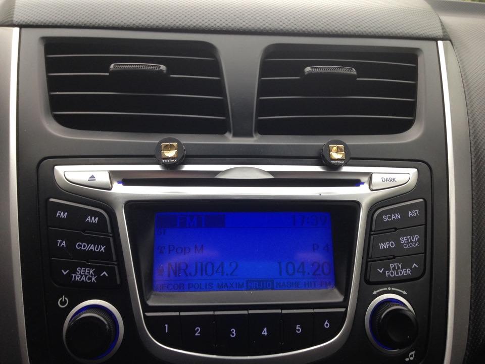 Магниты Tetrax fix, iPad за место магнитолы — Hyundai Solaris, 1,6 л ...