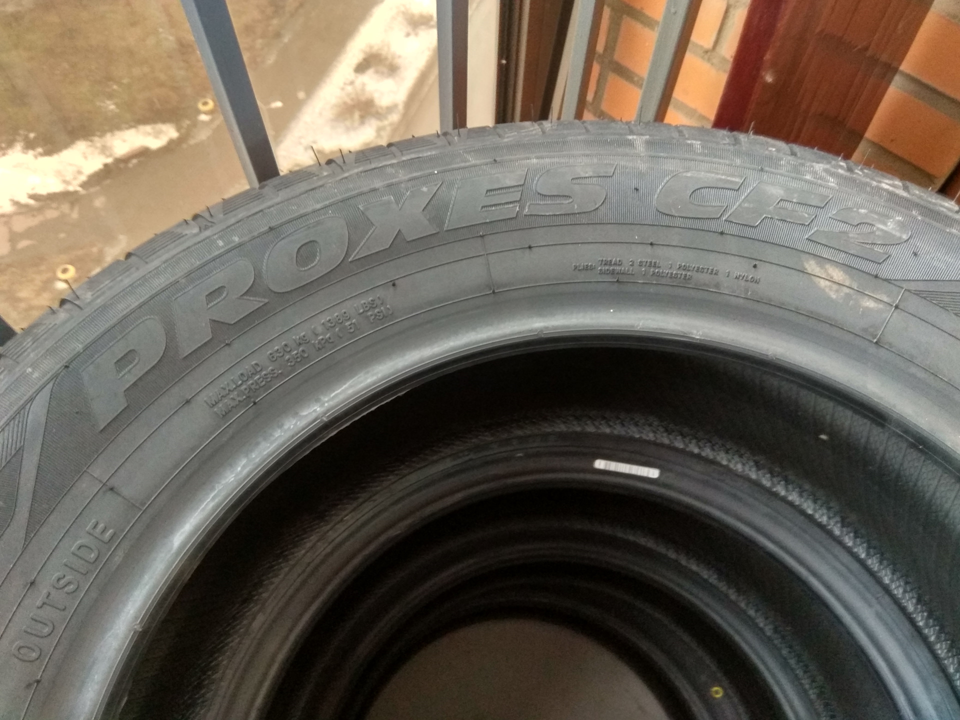 Резина toyo proxes cf2. Toyo PROXES cf2 Treadwear. Год производства на шинах Toyo PROXES cf2 SUV. Toyo резина PROXES cf2 какой стороной ставить наружу.