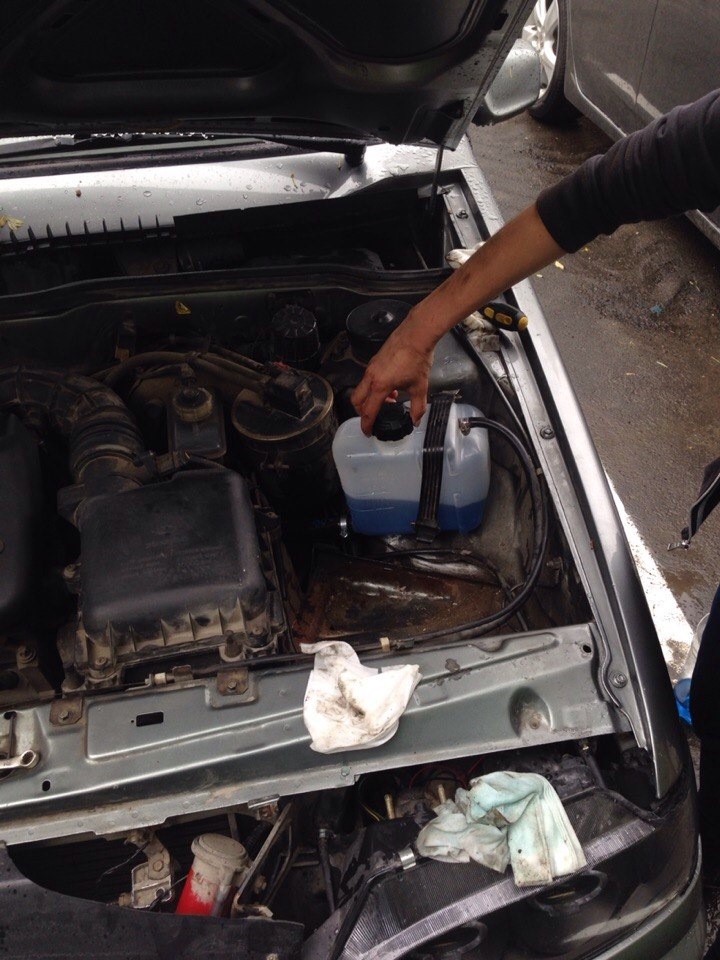 причина перегрева потек расширительный бачок — Lada 2114, 1,6 л, 2007 ...