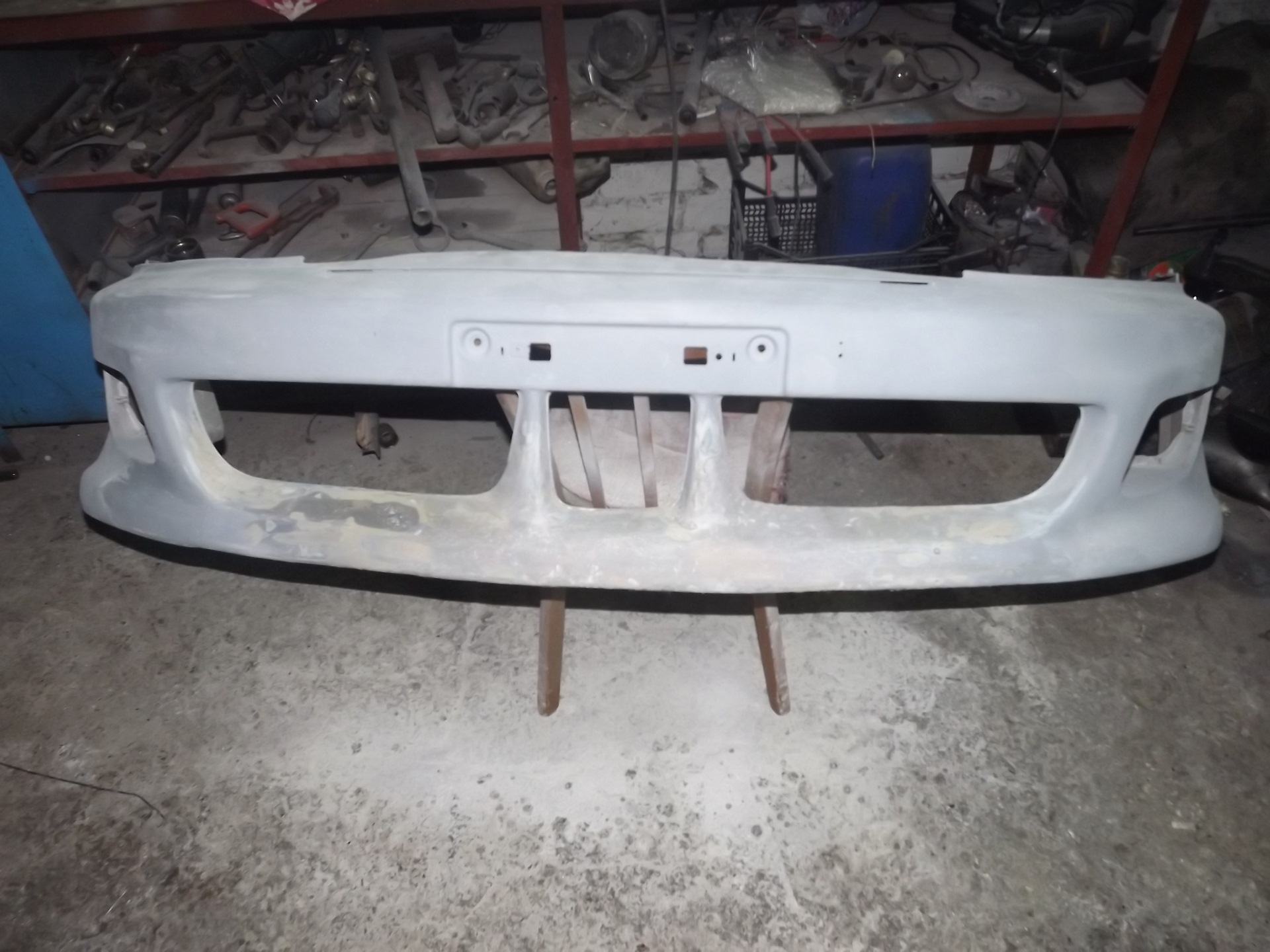 Какой бампер. Передний бампер рено сценик 1. Передний бампер опель вектра б 2001. Бампер митсубиши лансер 9 рест. Mitsubishi libero бампер от.