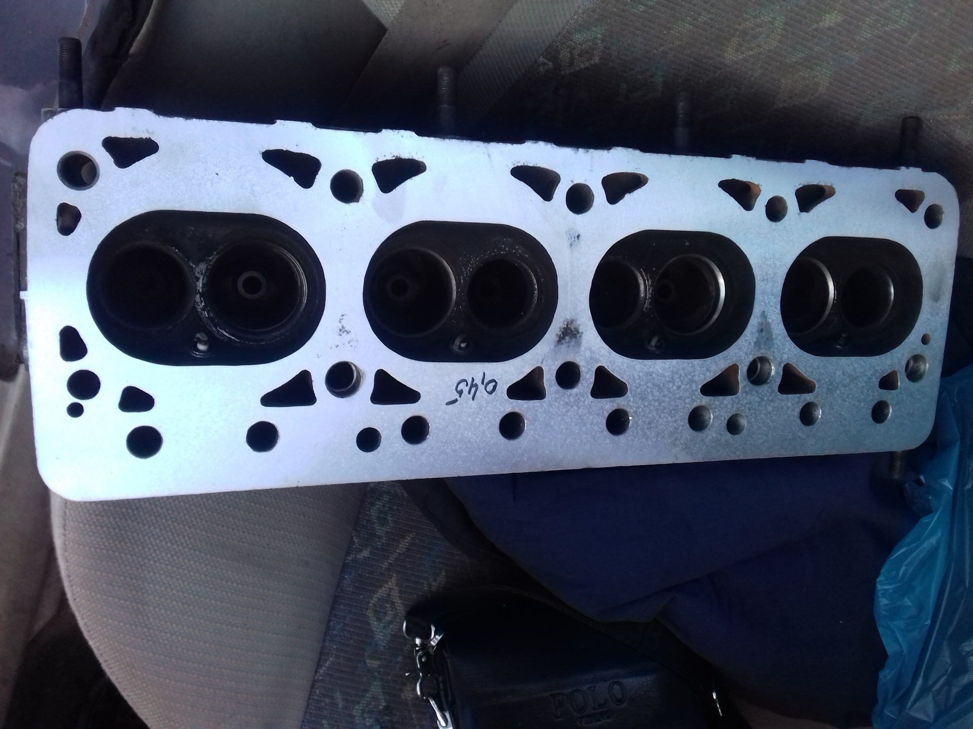 Седло клапана змз 409. Головку собирать газель. Ремонт головка газель. Втулка клапана умз 4216. Гбц волга фур камерой.