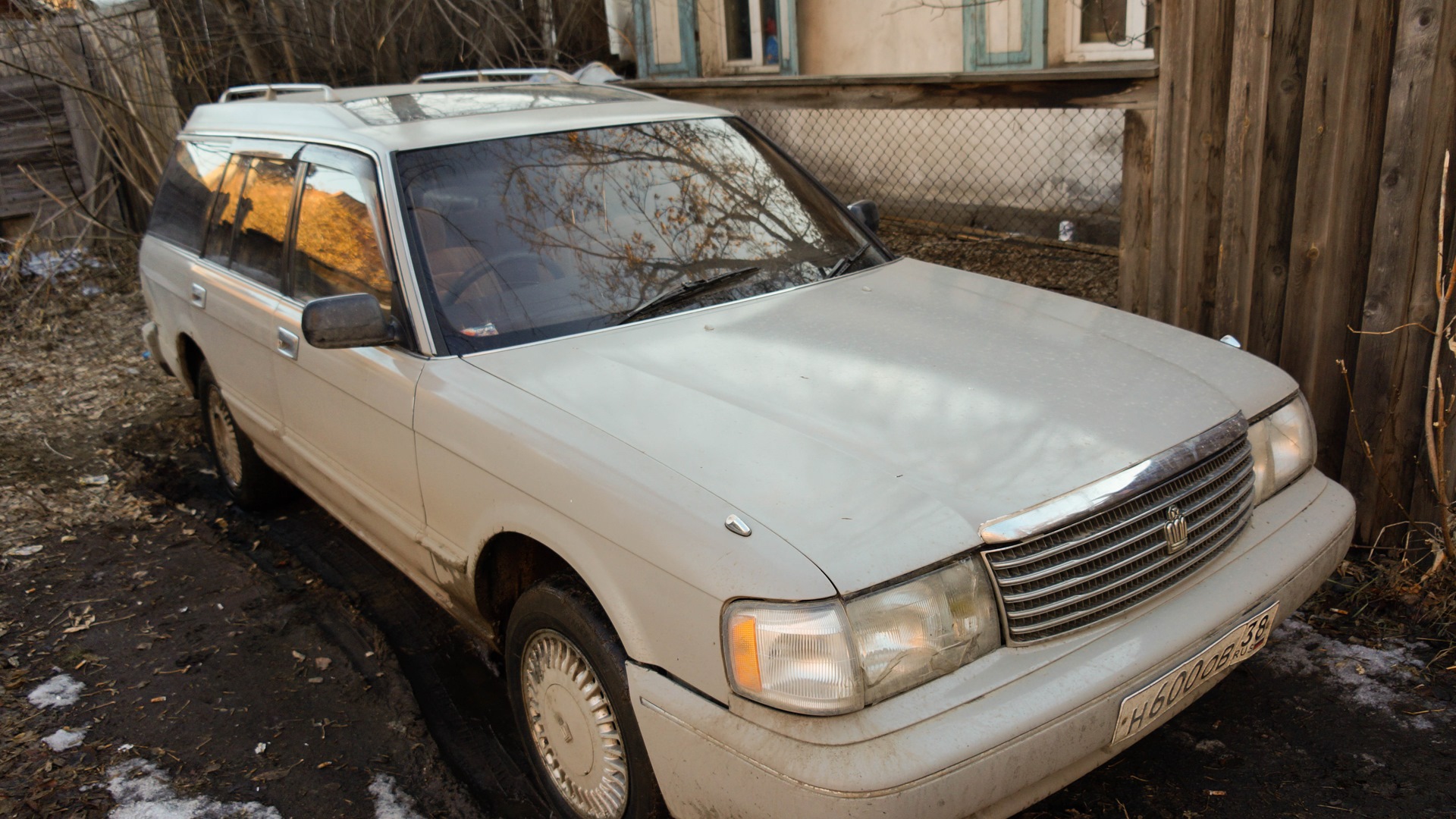 toyota crown s130 wagon