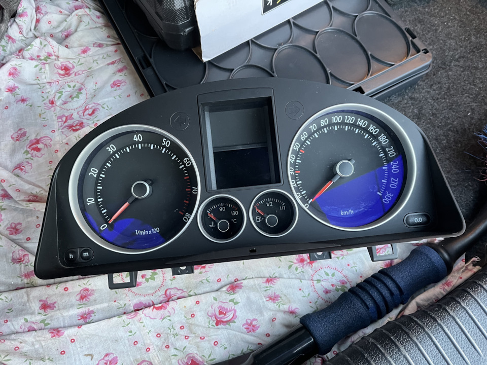 Щиток приборов — Volkswagen Golf Mk5, 1,6 л, 2008 года | электроника ...