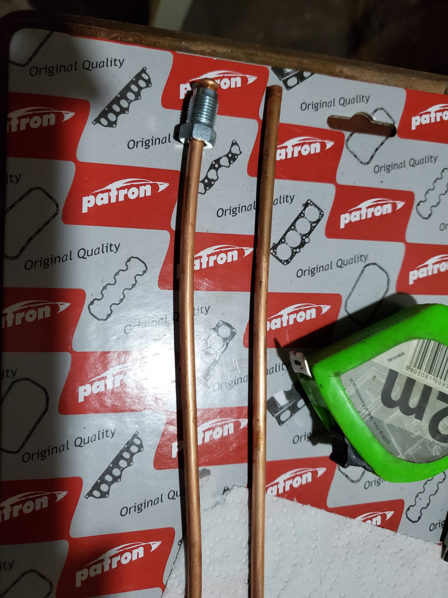 Замена тормозной трубки и шланга (задний левый) — Volkswagen Passat B2 ...