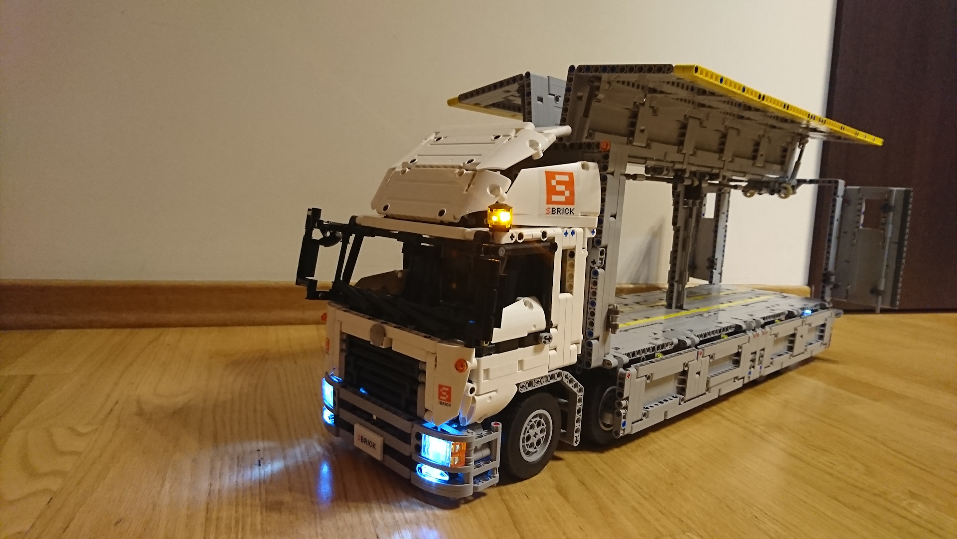 конструктор lepin technic wing body truck