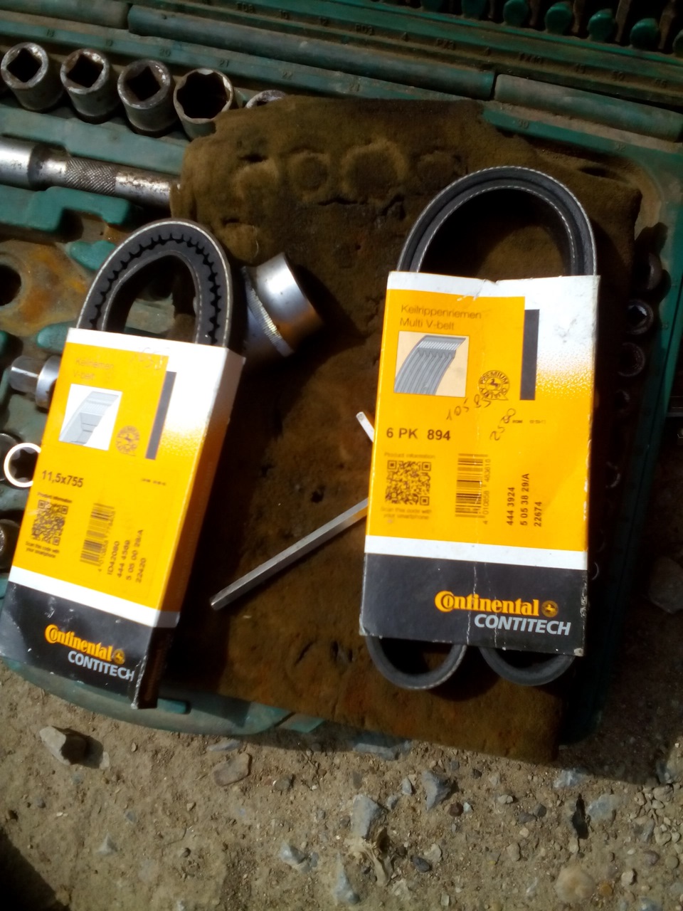 Фото в бортжурнале Volkswagen Golf Mk3. Запчасти на фото: 6PK894