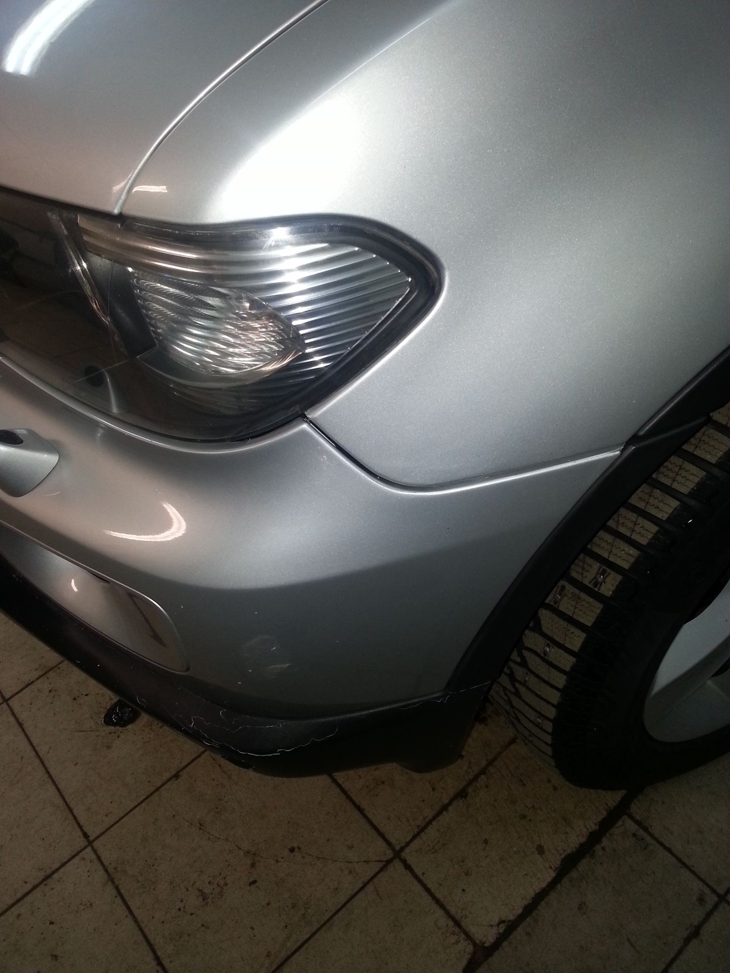 Замена кронштейнов переднего бампера — BMW X5 (E53), 3 л, 2005 года ...