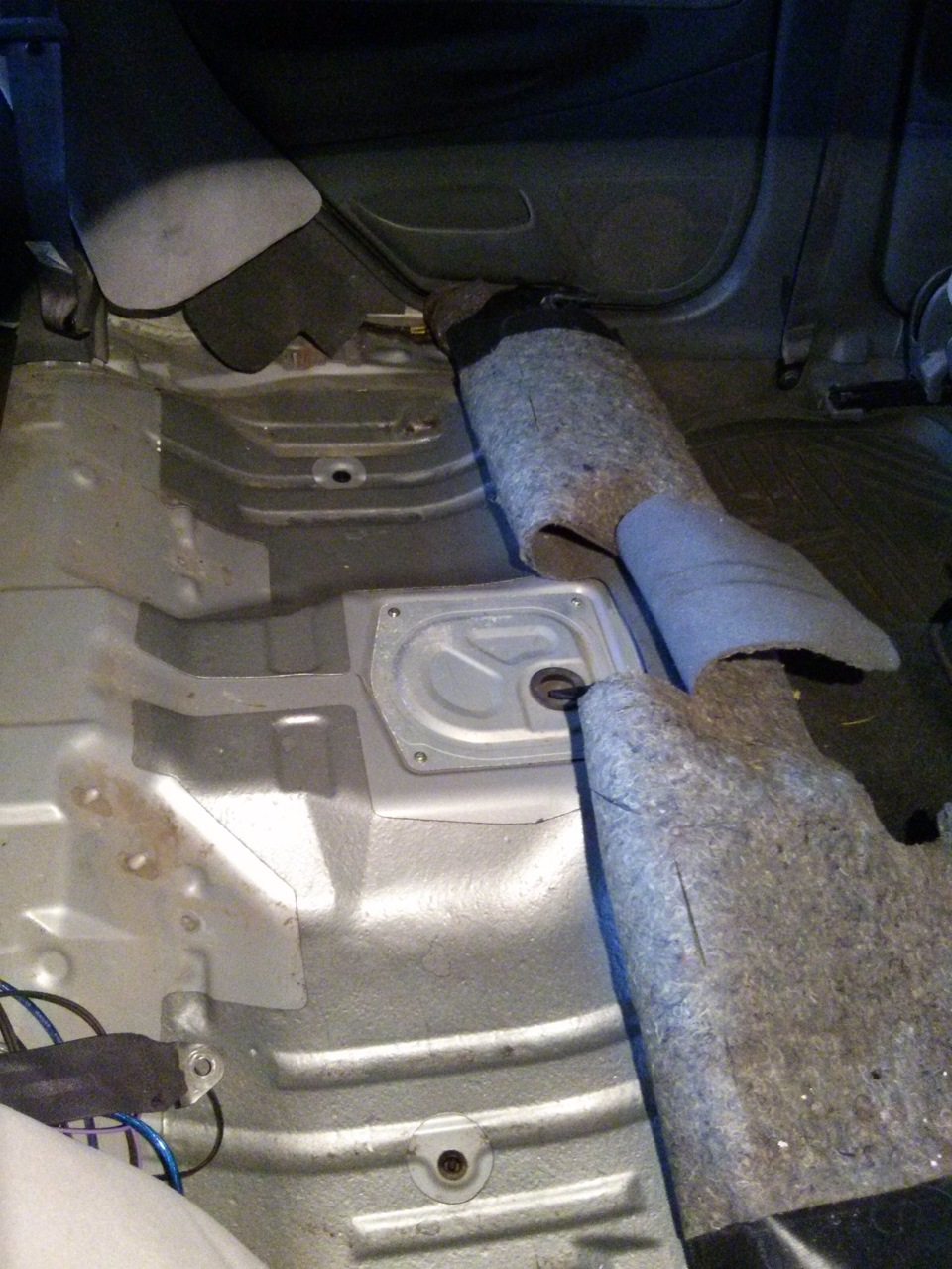 Замена топливного фильтра — Mazda Familia (BJ), 1,5 л, 1999 года ...